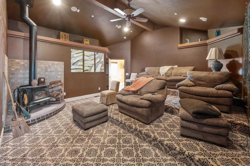 2016 S Grade Road Alpine, CA 91901