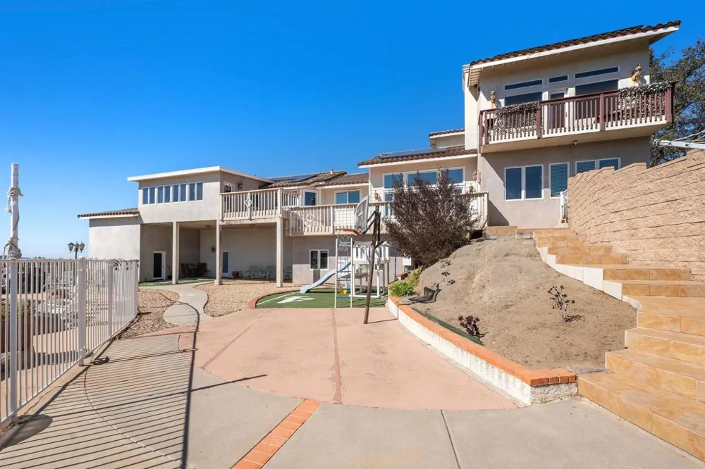 2016 S Grade Road Alpine, CA 91901