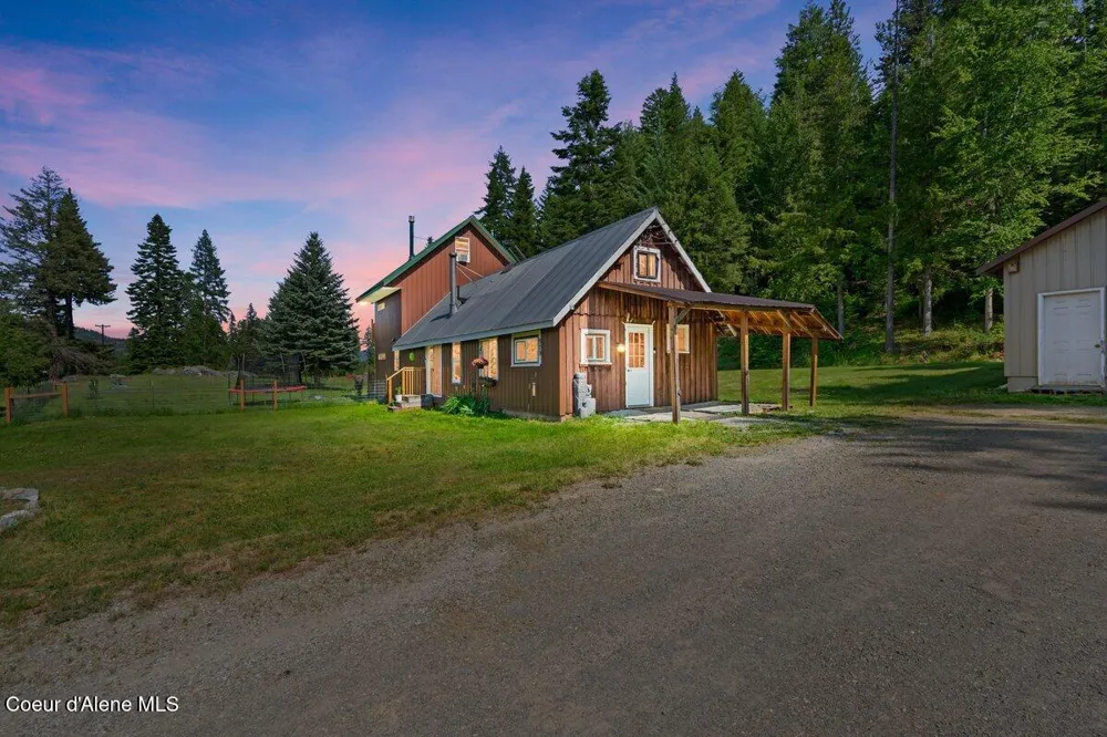 929 Irish Rd Sagle, ID 83860