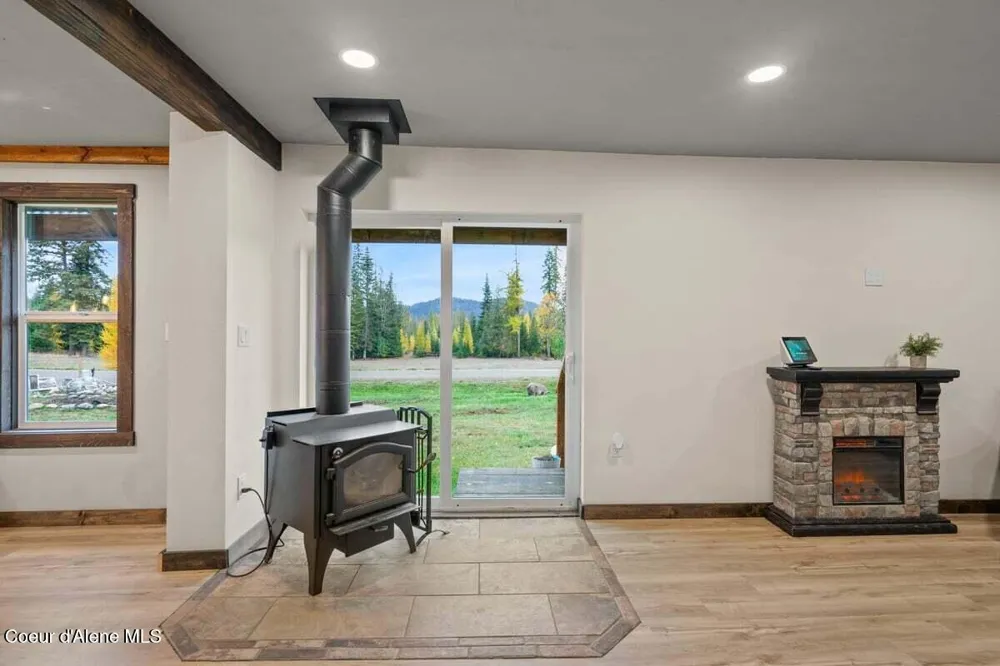 929 Irish Rd Sagle, ID 83860