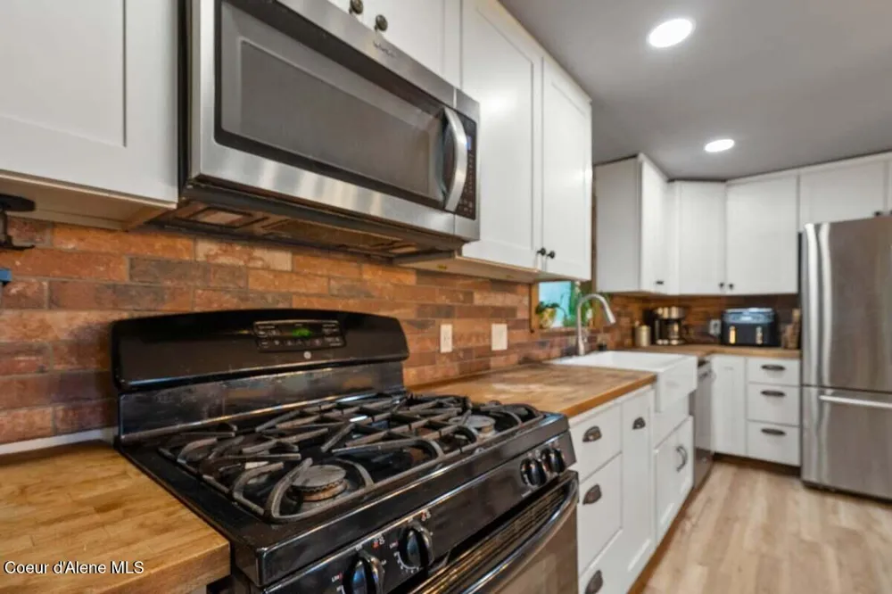 929 Irish Rd Sagle, ID 83860