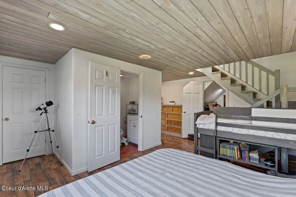 929 Irish Rd Sagle, ID 83860