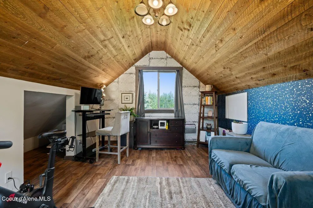 929 Irish Rd Sagle, ID 83860