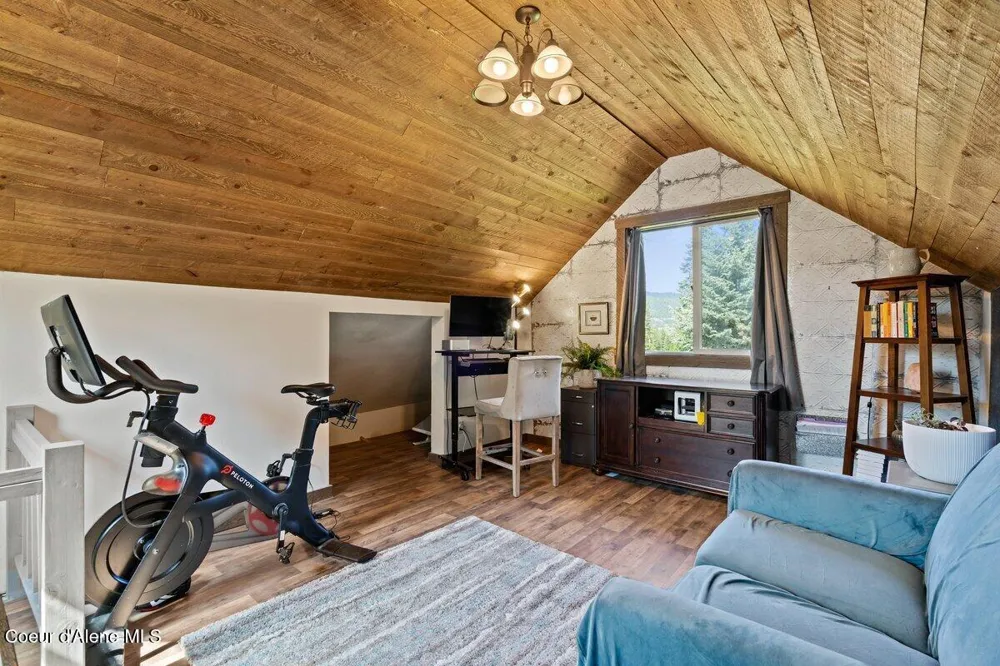 929 Irish Rd Sagle, ID 83860