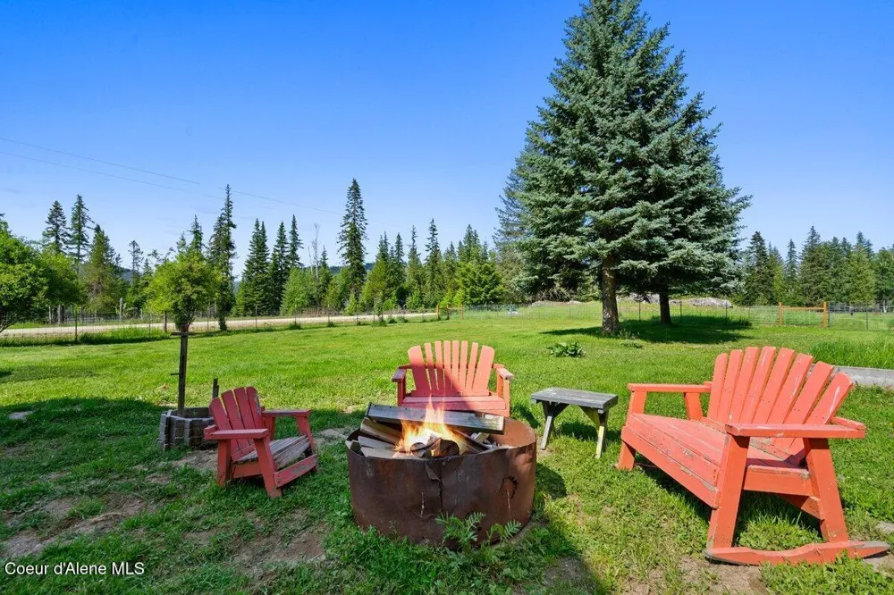 929 Irish Rd Sagle, ID 83860