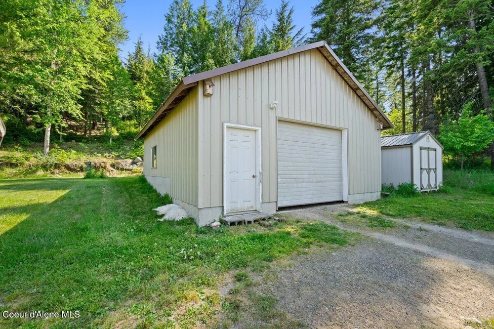 929 Irish Rd Sagle, ID 83860