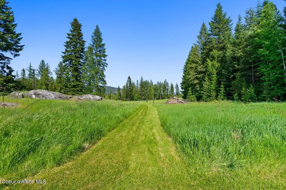 929 Irish Rd Sagle, ID 83860