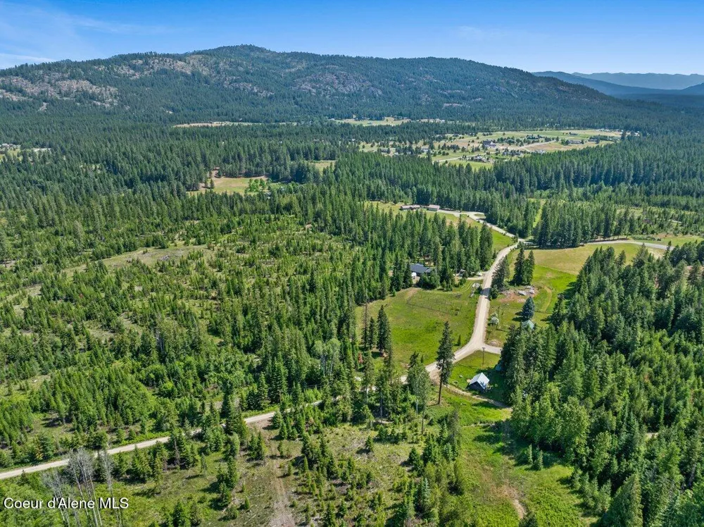 929 Irish Rd Sagle, ID 83860