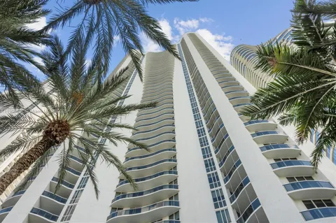 15811 Collins Ave #3405
