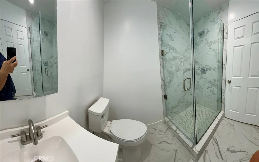 18654 Runnymede St. 1/2 Reseda, CA 91335