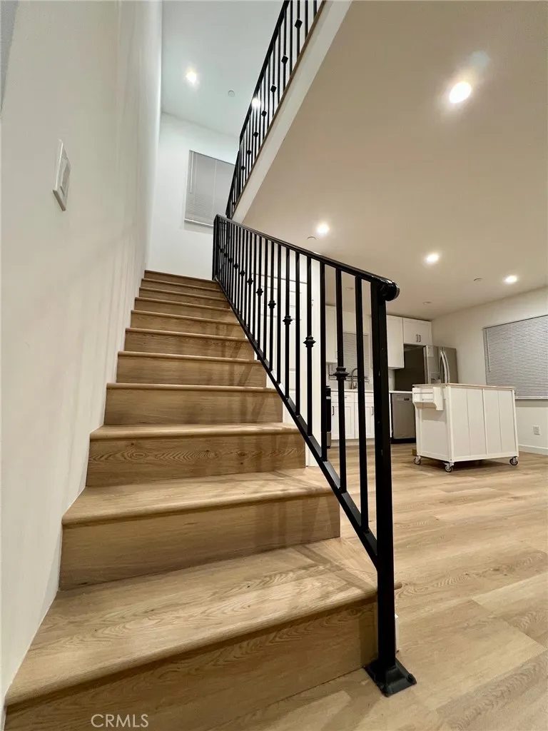 18654 Runnymede St. 1/2 Reseda, CA 91335
