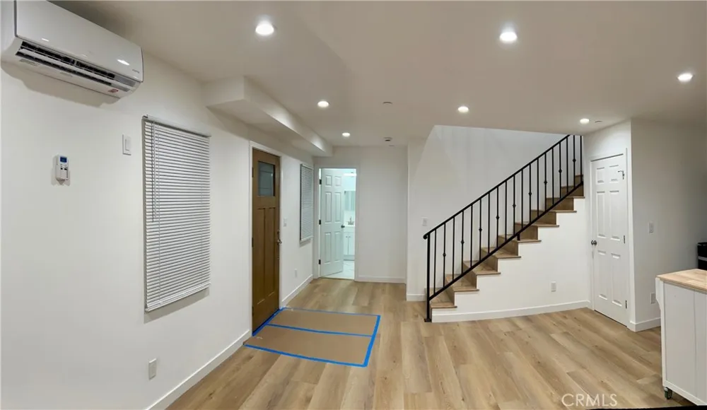 18654 Runnymede St. 1/2 Reseda, CA 91335
