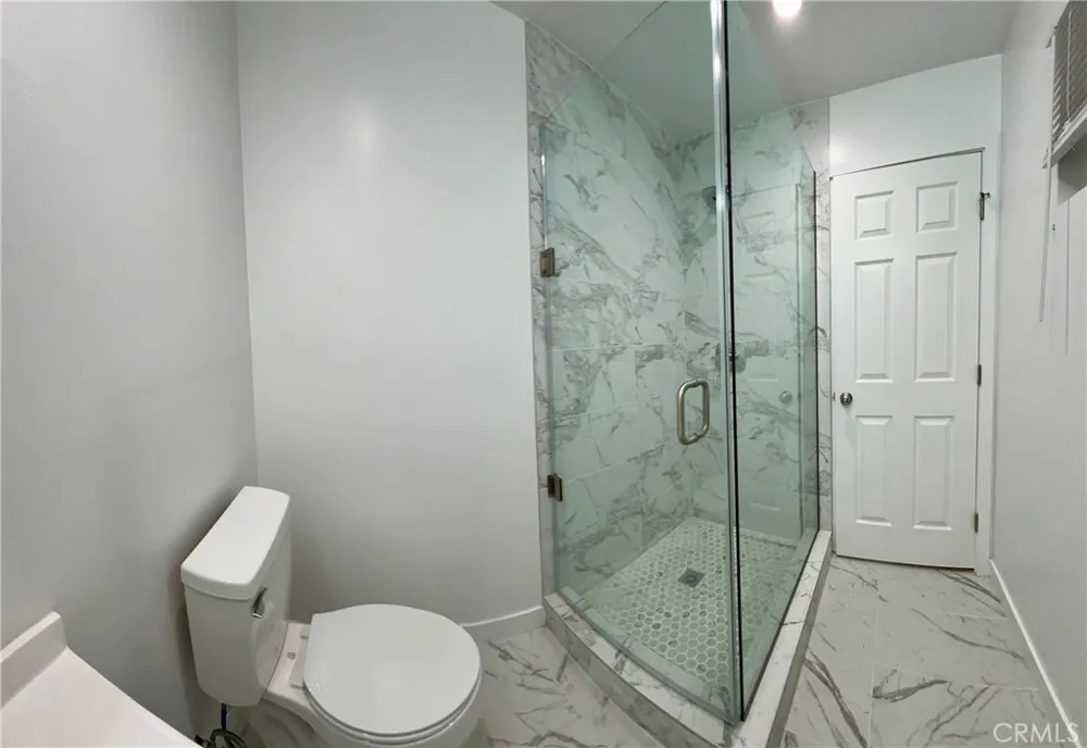 18654 Runnymede St. 1/2 Reseda, CA 91335