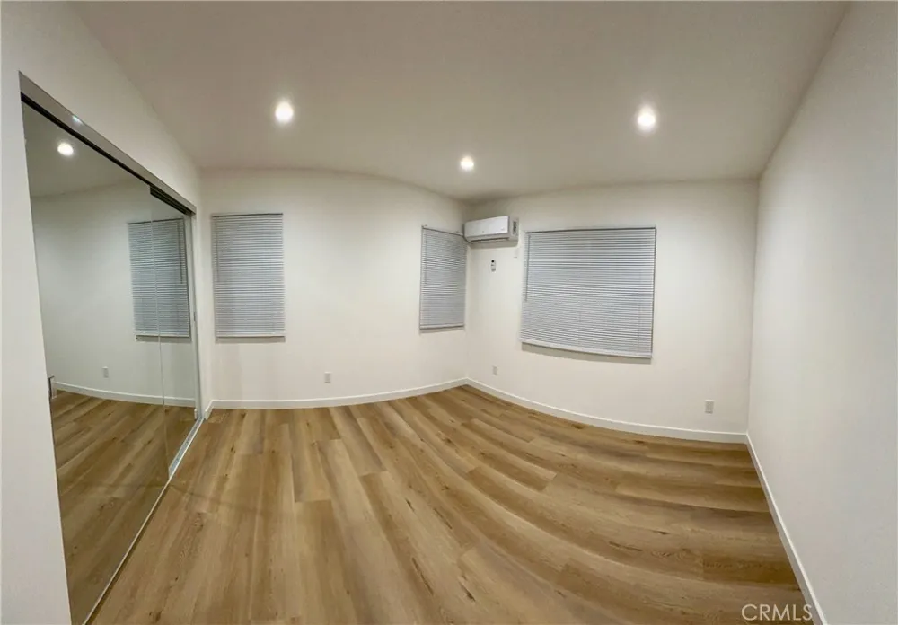18654 Runnymede St. 1/2 Reseda, CA 91335