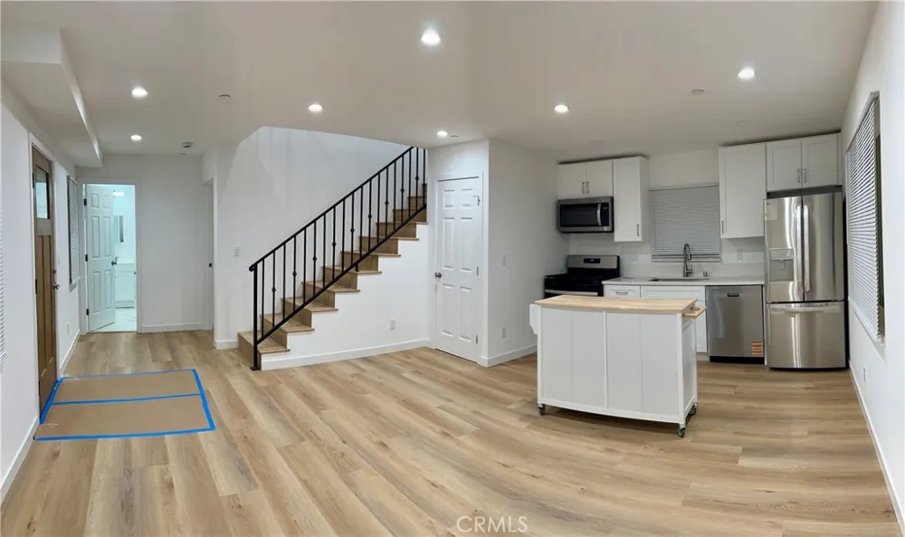 18654 Runnymede St. 1/2 Reseda, CA 91335