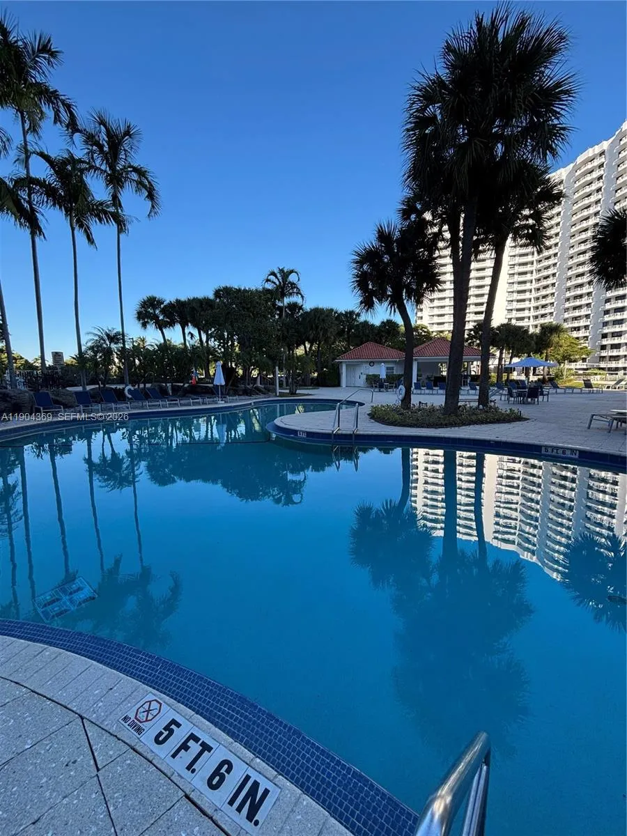 3300 NE 191st St #1403 Aventura, FL 33180