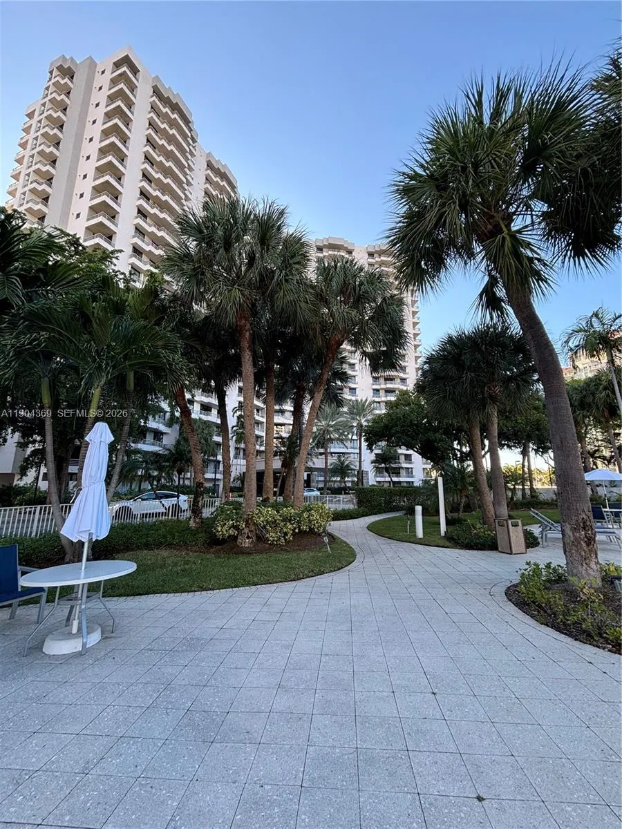 3300 NE 191st St #1403 Aventura, FL 33180