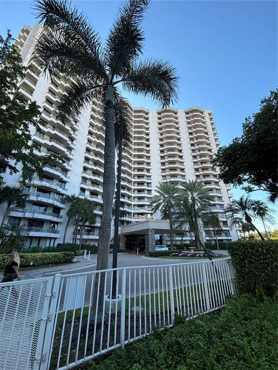 3300 NE 191st St #1403 Aventura, FL 33180