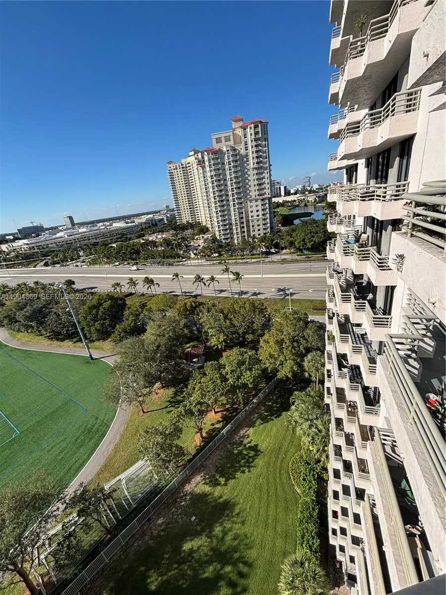 3300 NE 191st St #1403 Aventura, FL 33180