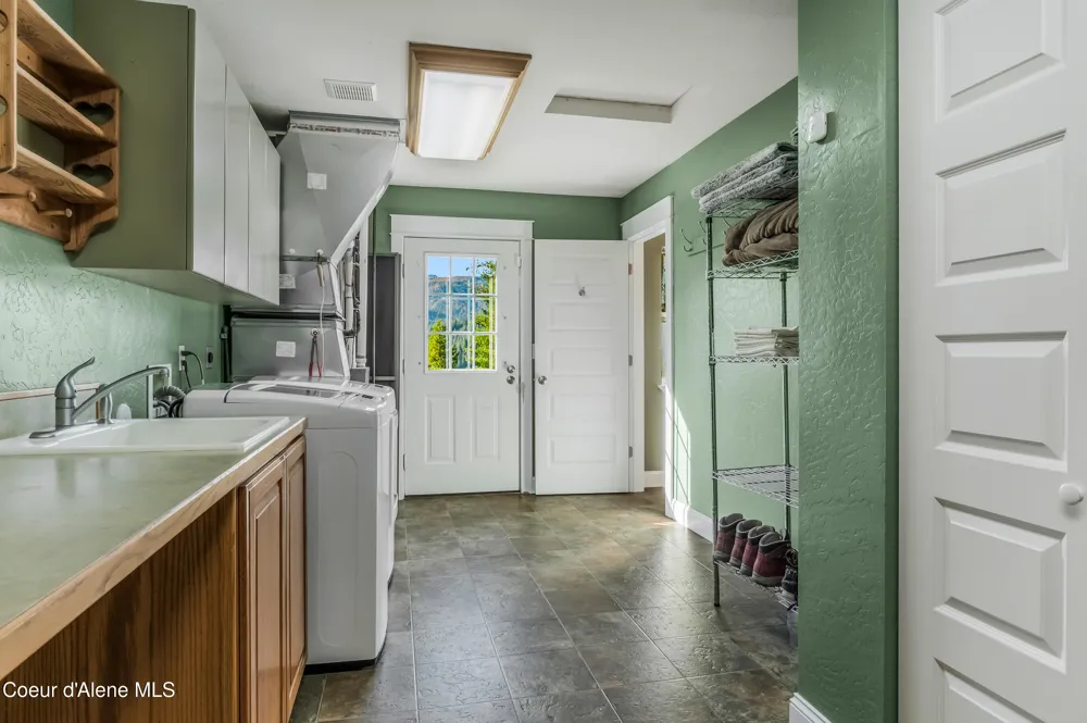 833 Drummond Peak Road Kingston, ID 83839