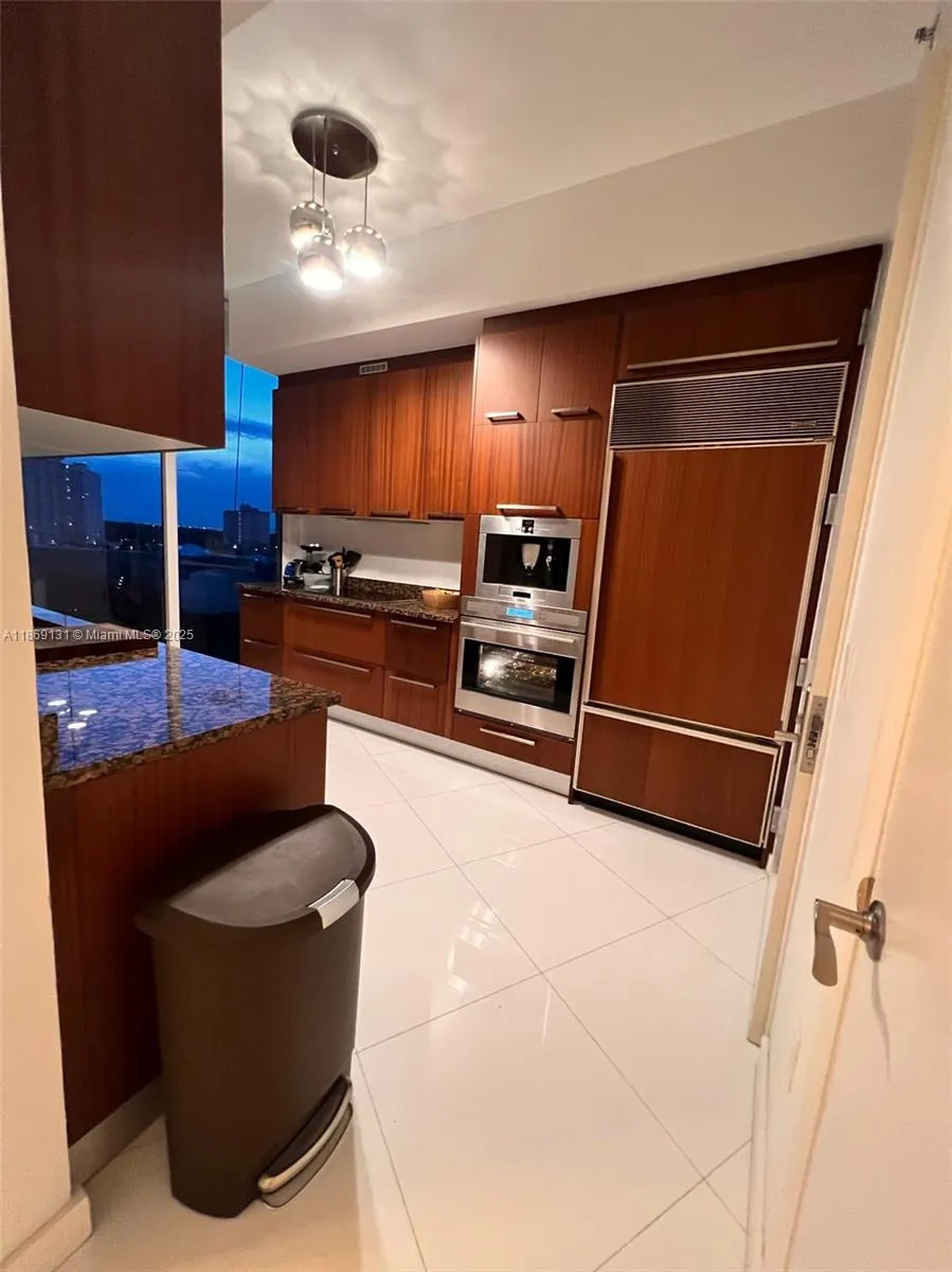 15811 Collins Ave #605 Sunny Isles Beach, FL 33160