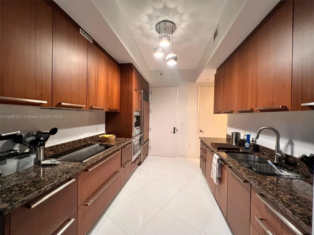 15811 Collins Ave #605 Sunny Isles Beach, FL 33160