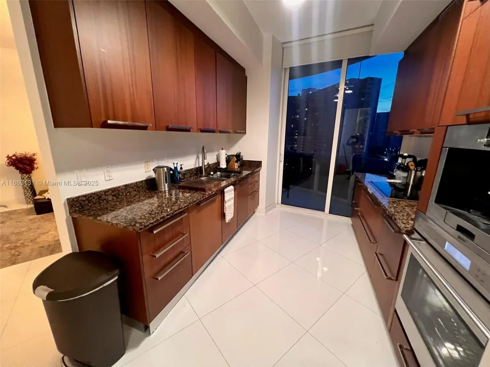 15811 Collins Ave #605 Sunny Isles Beach, FL 33160