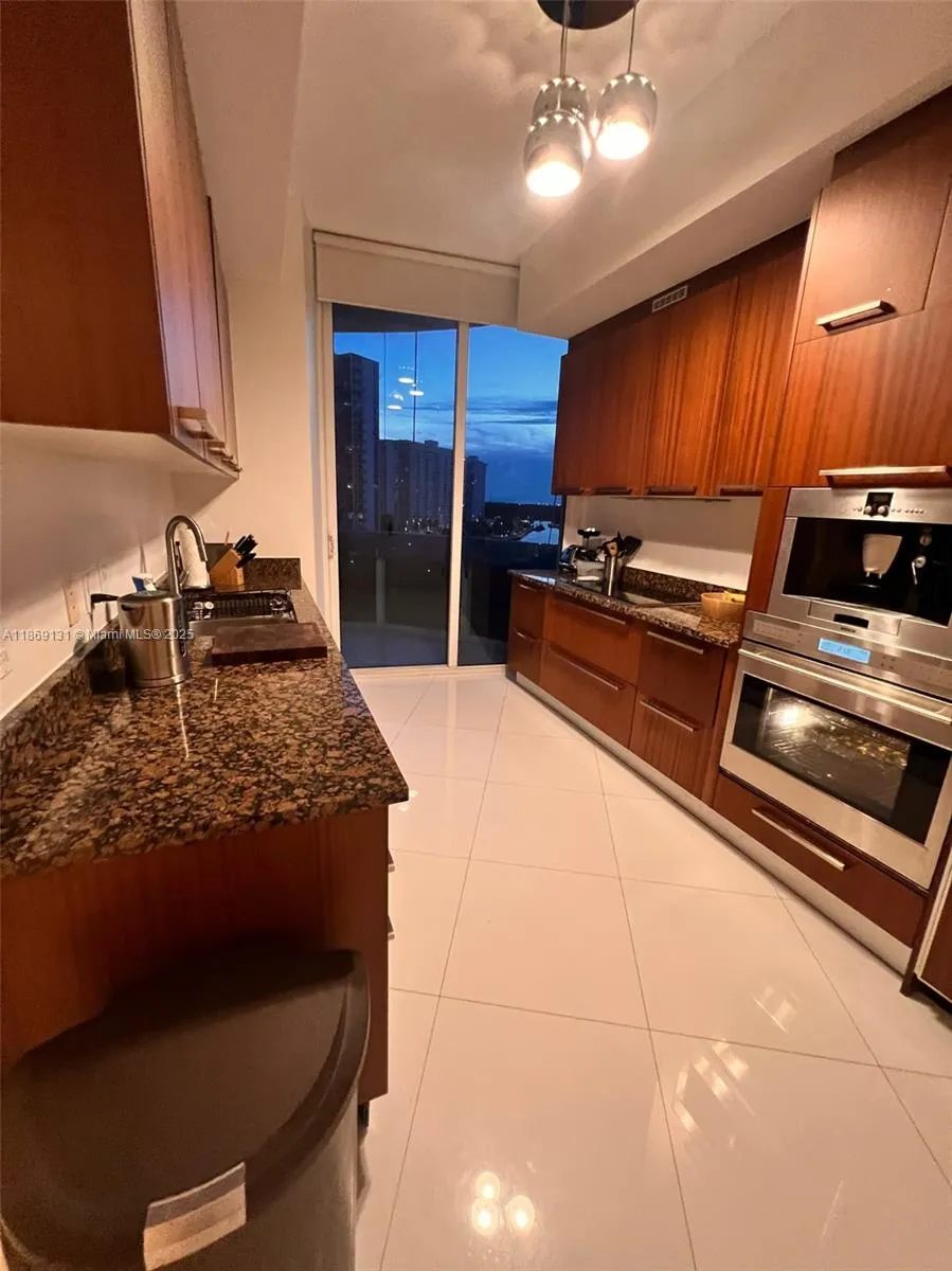15811 Collins Ave #605 Sunny Isles Beach, FL 33160