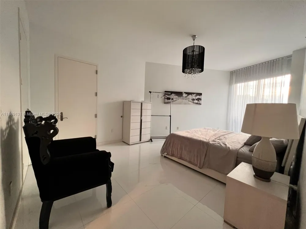 15811 Collins Ave #605 Sunny Isles Beach, FL 33160