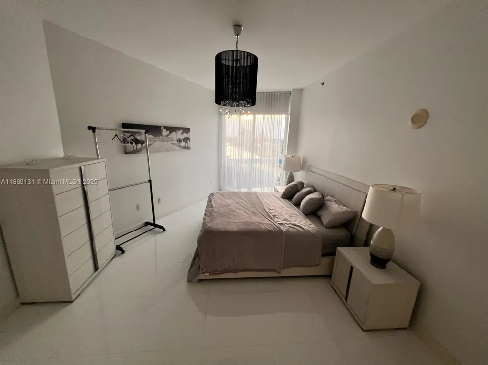 15811 Collins Ave #605 Sunny Isles Beach, FL 33160