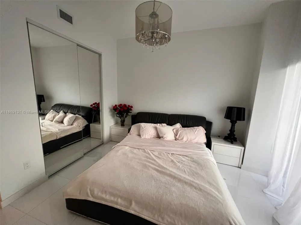 15811 Collins Ave #605 Sunny Isles Beach, FL 33160
