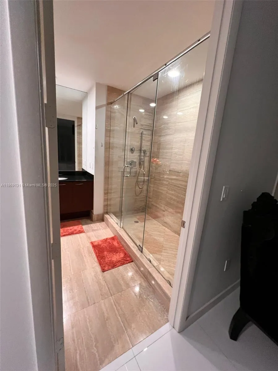 15811 Collins Ave #605 Sunny Isles Beach, FL 33160