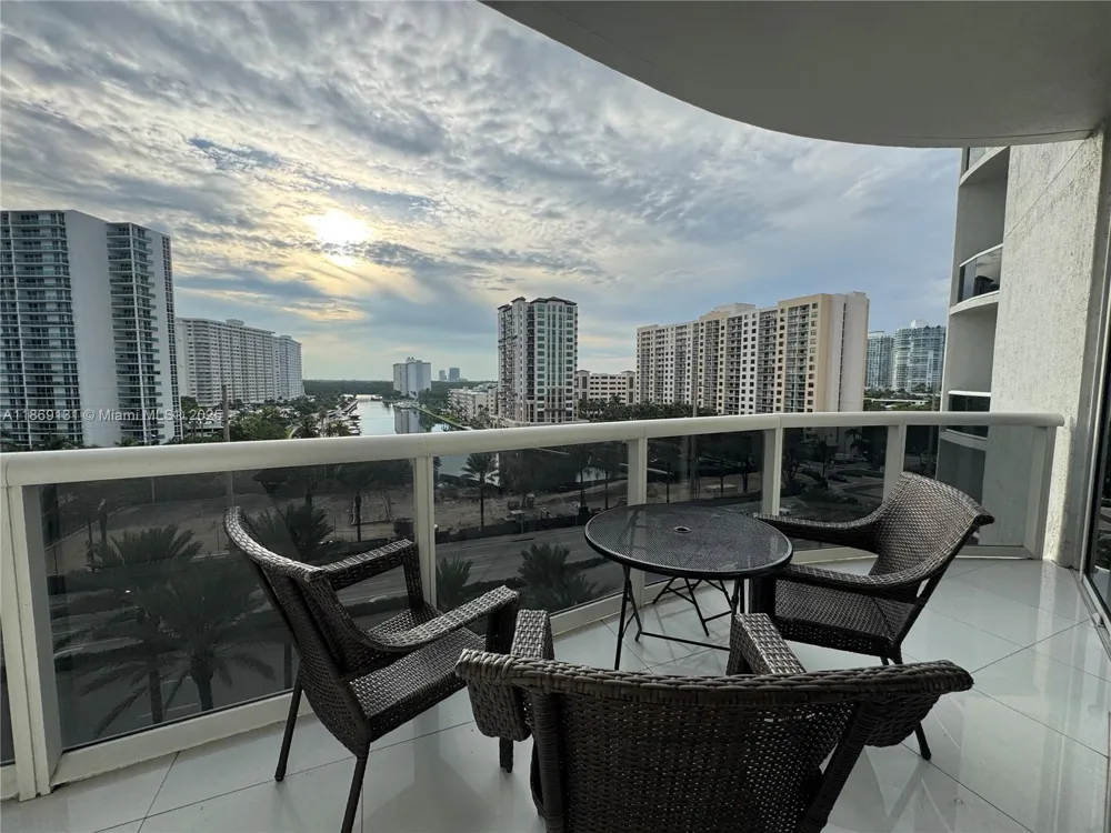 15811 Collins Ave #605 Sunny Isles Beach, FL 33160
