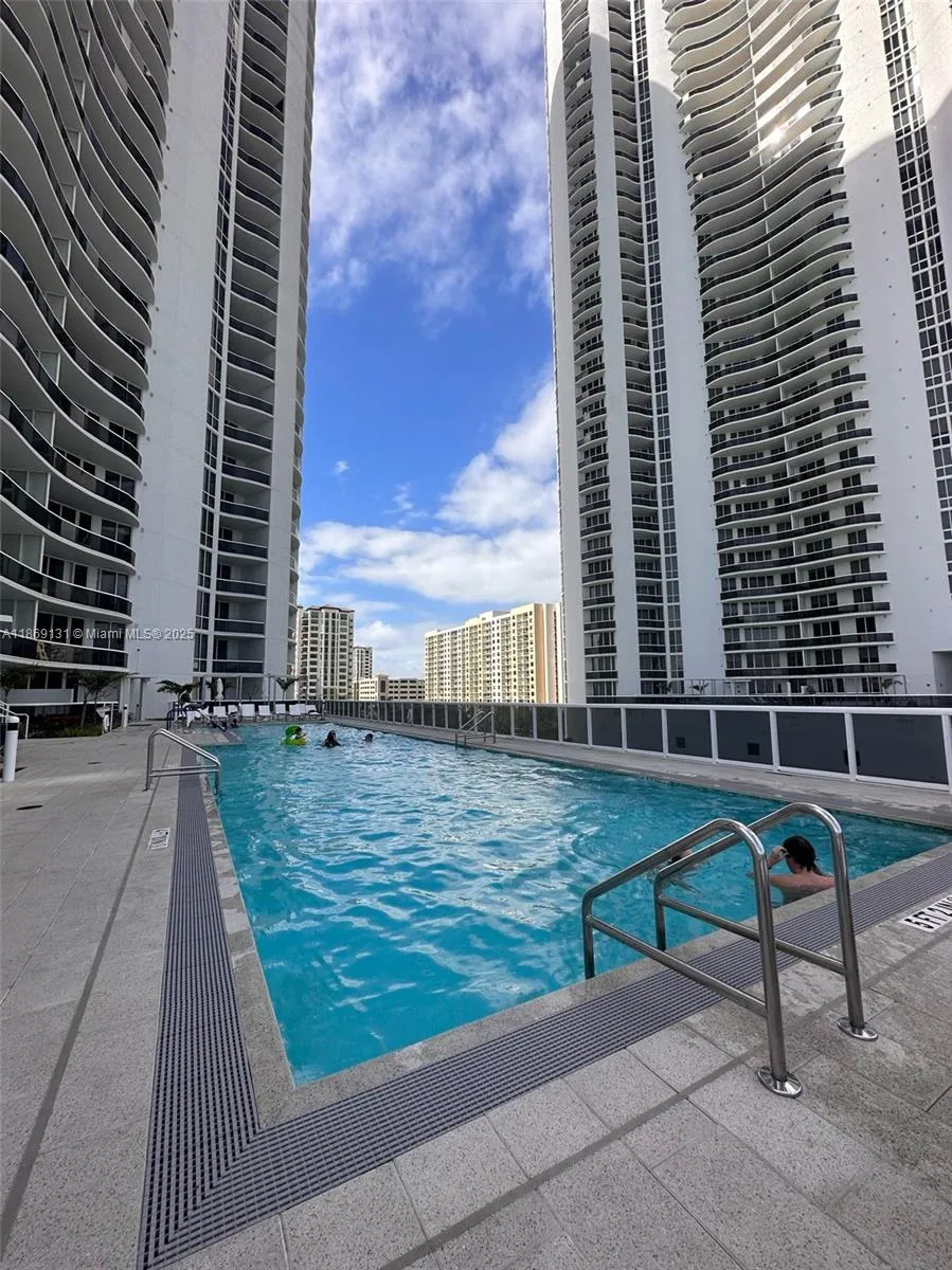 15811 Collins Ave #605 Sunny Isles Beach, FL 33160