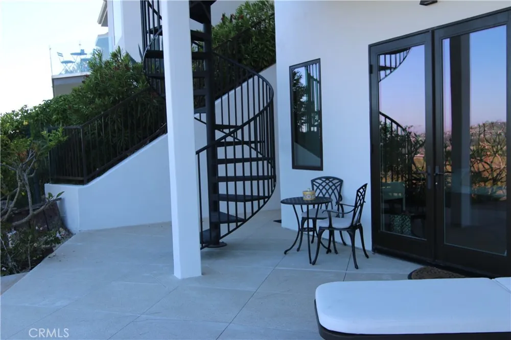 1515 Tahiti Avenue #B Laguna Beach, CA 92651