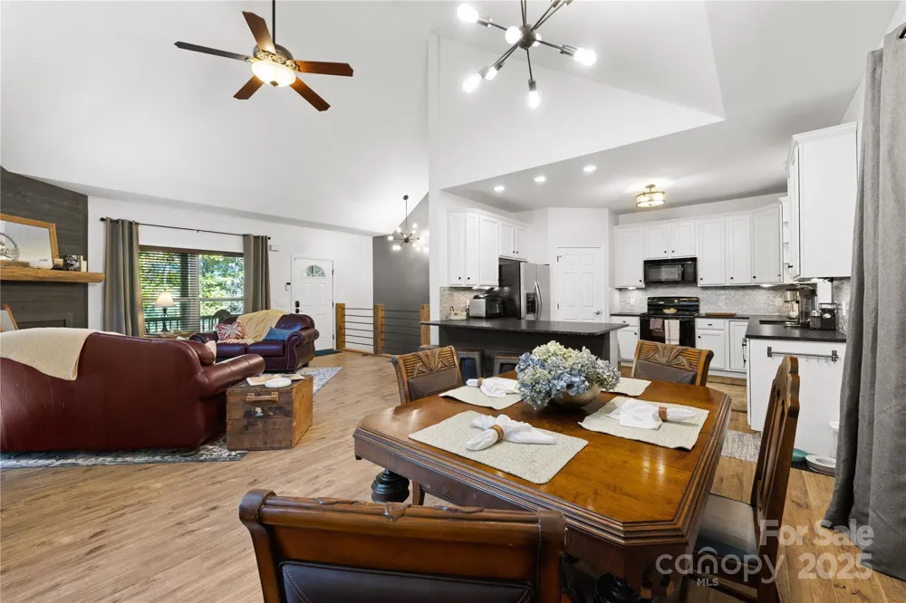 1308 Bell Mountain Road Zirconia, NC 28790