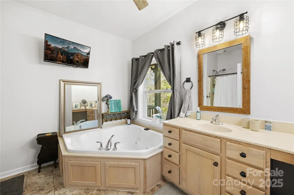 1308 Bell Mountain Road Zirconia, NC 28790