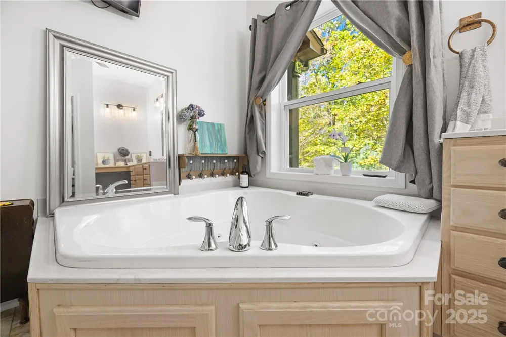 1308 Bell Mountain Road Zirconia, NC 28790
