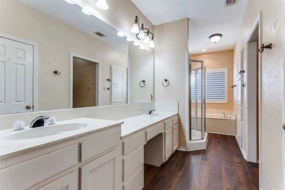 1218 Wooded Trail Hurst, TX 76053