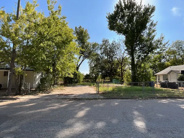 1005 W 8th Street Cameron, TX 76520