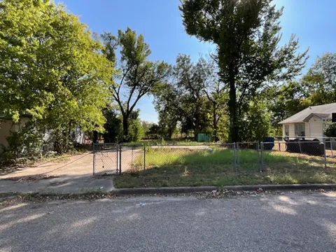 1005 W 8th Street