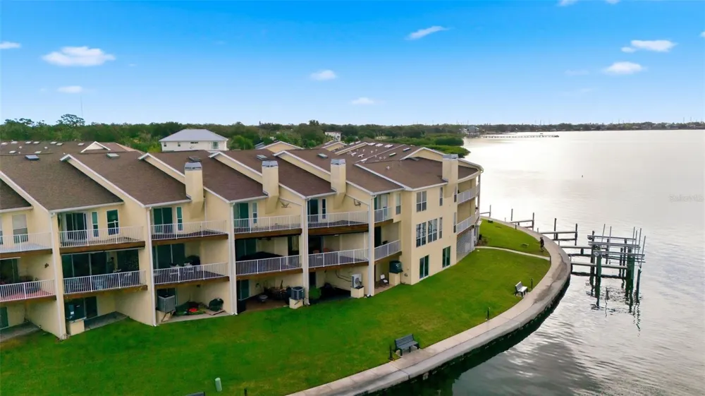 140 BRENT CIRCLE Oldsmar, FL 34677