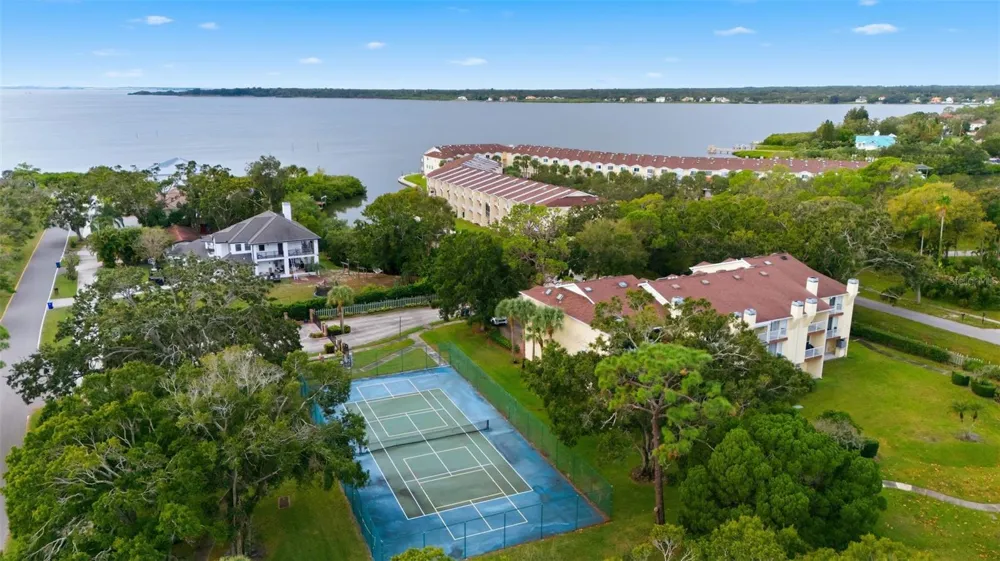 140 BRENT CIRCLE Oldsmar, FL 34677