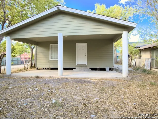 1330 Fenfield San Antonio, TX 78211
