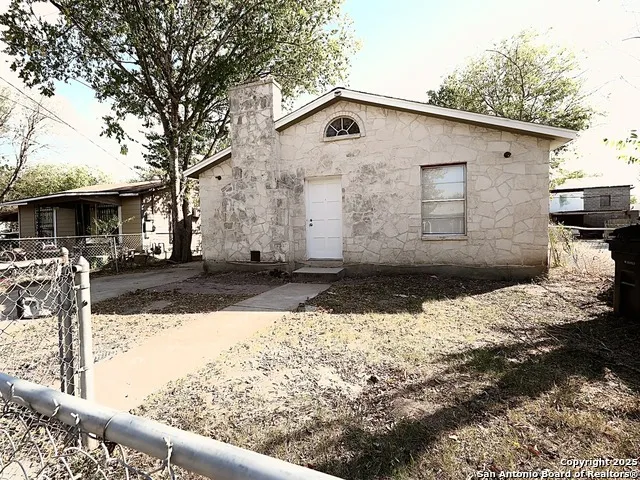 1330 Fenfield San Antonio, TX 78211