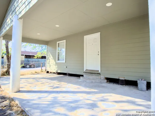 1330 Fenfield San Antonio, TX 78211