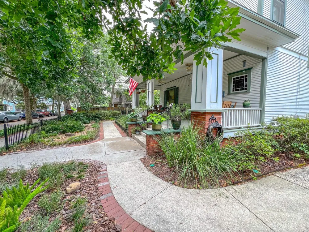 516 NE 4TH STREET Gainesville, FL 32601
