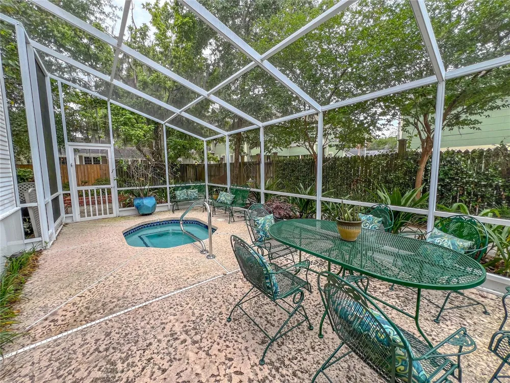 516 NE 4TH STREET Gainesville, FL 32601