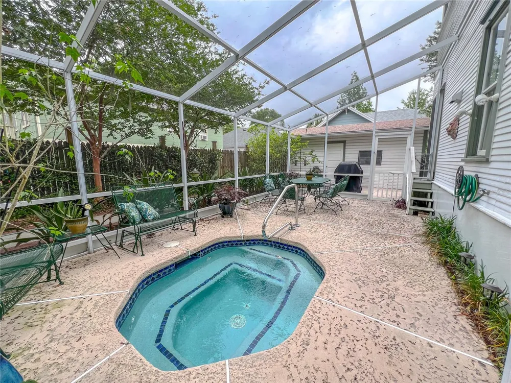 516 NE 4TH STREET Gainesville, FL 32601