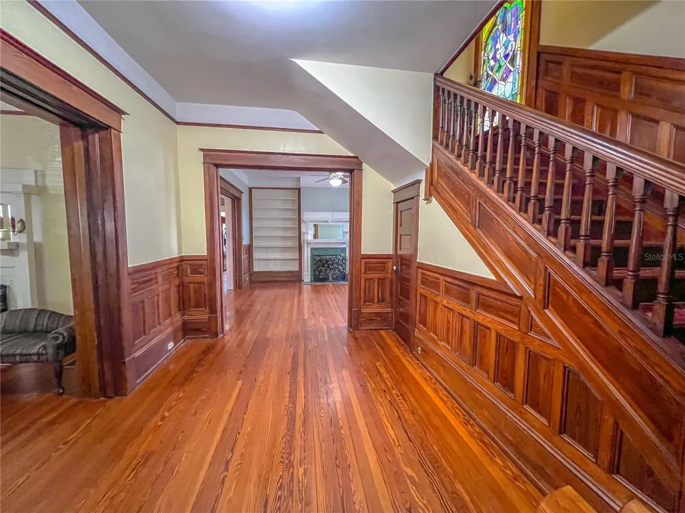 516 NE 4TH STREET Gainesville, FL 32601